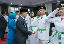 Gubernur Kukuhkan 42 Anggota Paskibraka Sultra Tahun 2025