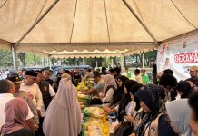 Ratusan Warga Kota Kendari Serbu Gerakan Pangan Murah Polda Sultra