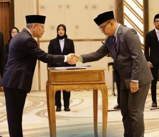 Prof Armid Resmi Dilantik Sebagai Rektor Universitas Halu Oleo Periode 2025-2029