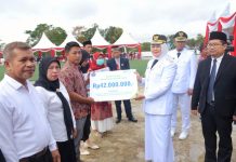 Wali Kota Kendari Serahkan Penghargaan dan Santunan di HUT ke-80 RI