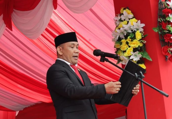 IMG-20250924-WA0007 Ketua DPRD Konsel, Hamrin S.Kom M.Ap, mendapat kehormatan membacakan naskah Proklamasi Kemerdekaan pada upacara HUT ke-80 RI, Minggu (17/8/2025) di Konsel.